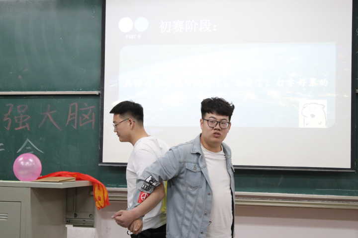 宣讲会照片2.jpg 宣讲会照片2.jpg