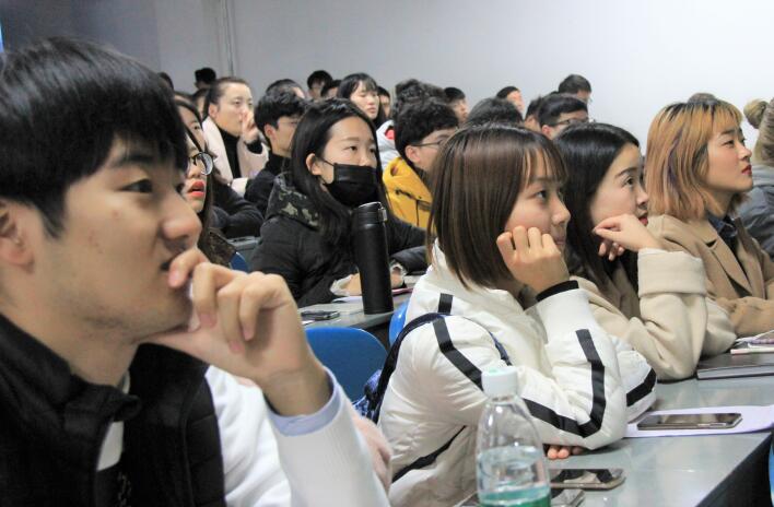 李学生观影图04.JPG 李学生观影图04.JPG