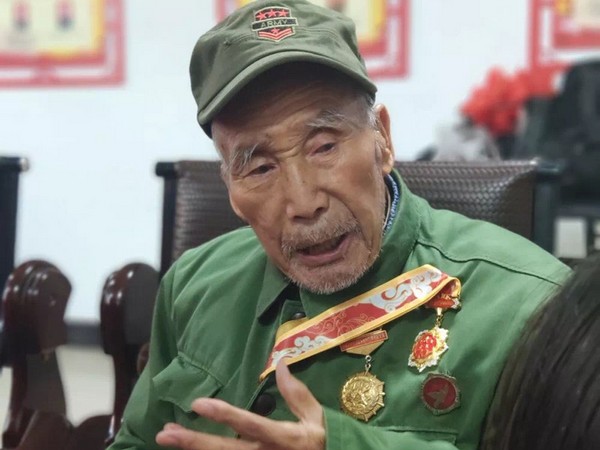 “不忘初心、牢记使命”——明礼住宿书院师生走进光荣院07.jpg