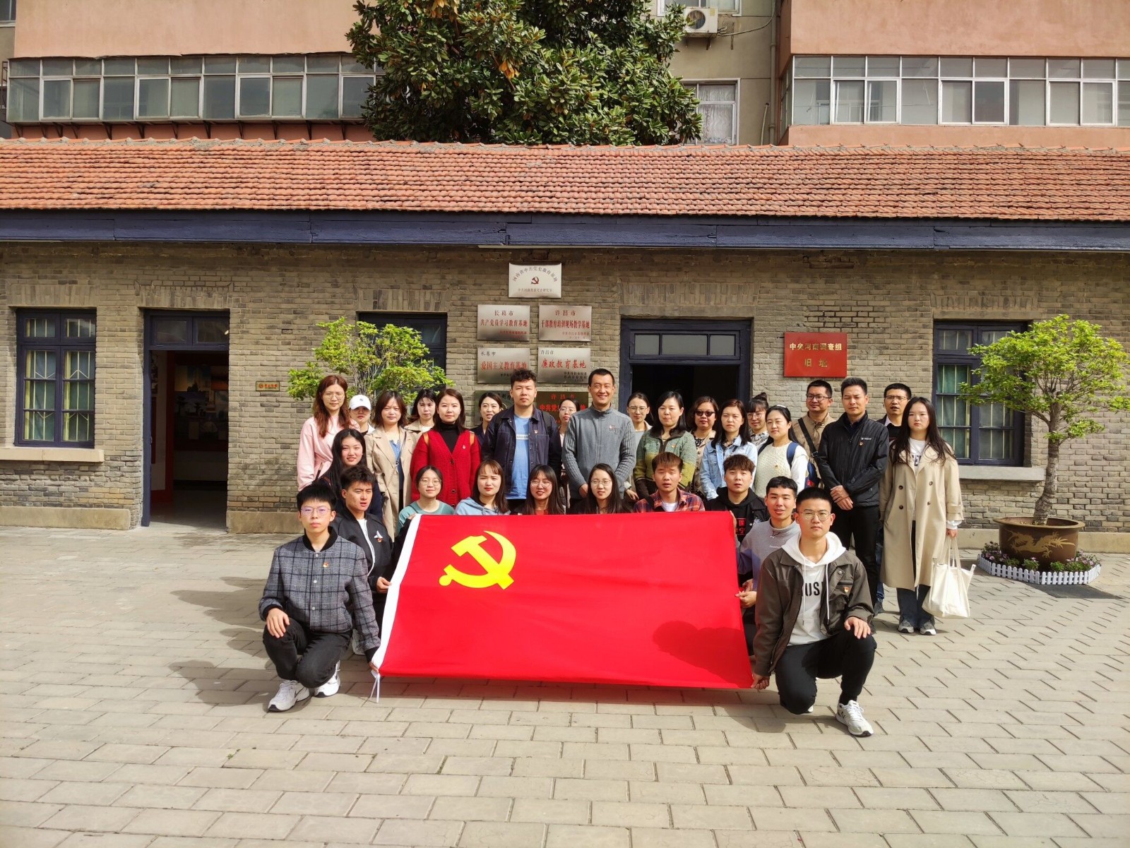 合影1.jpg 合影1.jpg