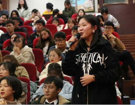 学术讲座学生发言4.png