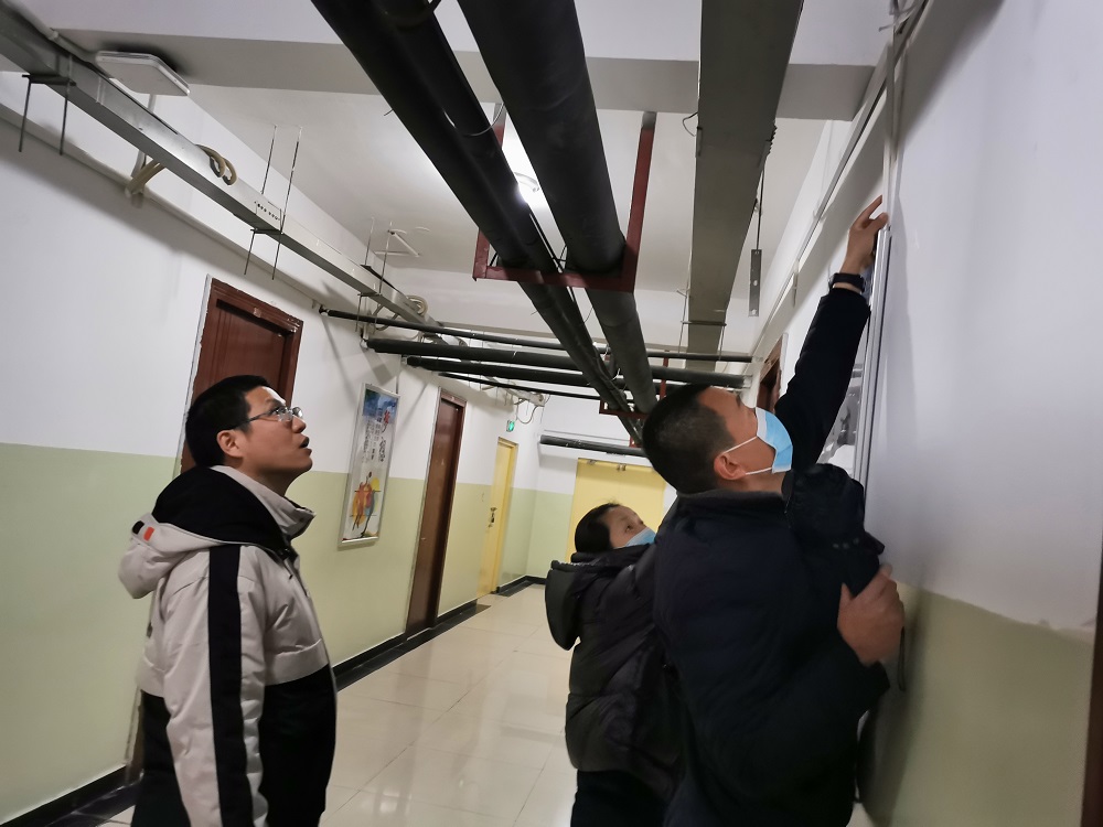 检查学生宿舍.jpg 检查学生宿舍.jpg