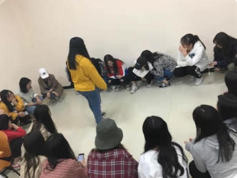 支部成员进行团建活动.jpg 支部成员进行团建活动.jpg