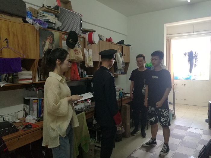 博艺住宿书院联合保卫处开展安全隐患排查及卫生检查工作2.jpg 博艺住宿书院联合保卫处开展安全隐患排查及卫生检查工作2.jpg