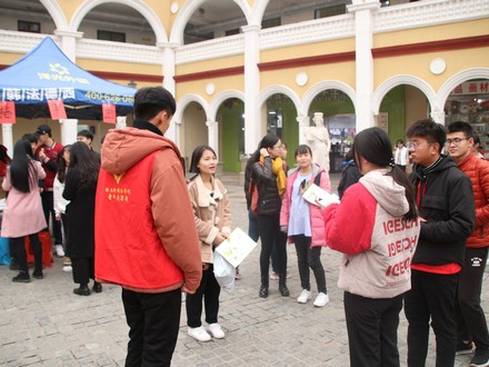 我校青年志愿者协会成功开展预防艾滋病宣传活动11.jpg