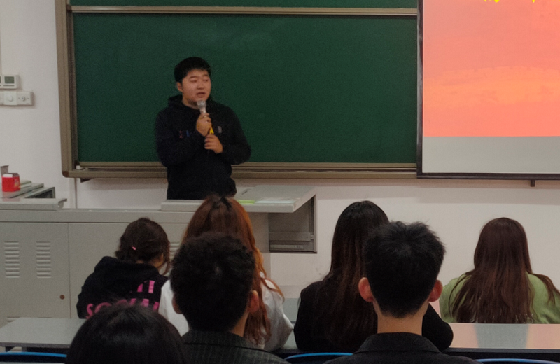 寰宇住宿书院分团委兼学生会组织开展学习培训 (2).png 寰宇住宿书院分团委兼学生会组织开展学习培训 (2).png