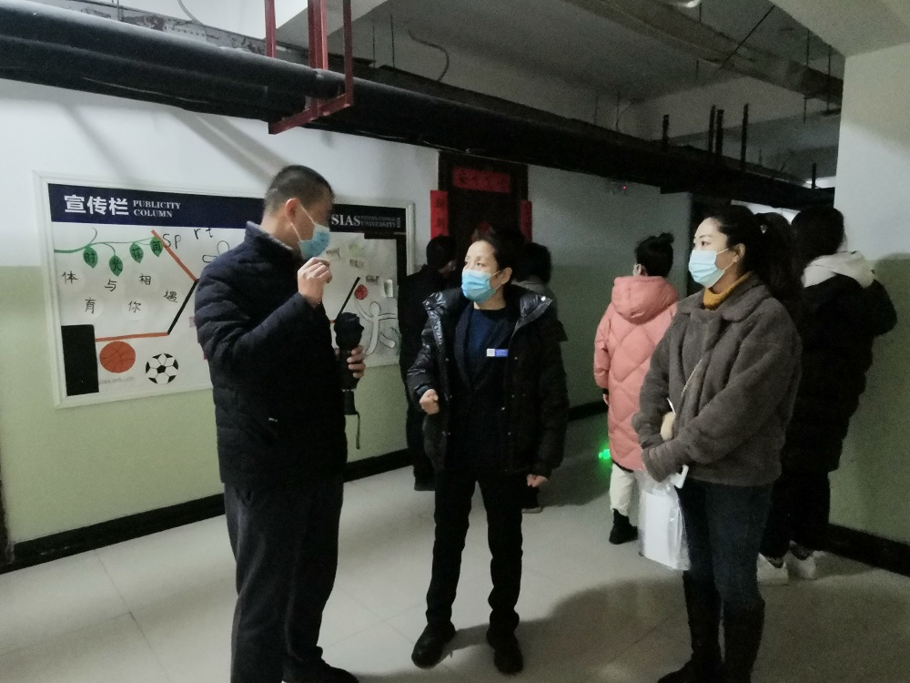检查学生宿舍1.jpg 检查学生宿舍1.jpg