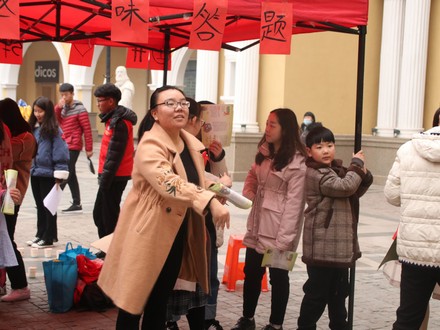 我校青年志愿者协会成功开展预防艾滋病宣传活动9.jpg