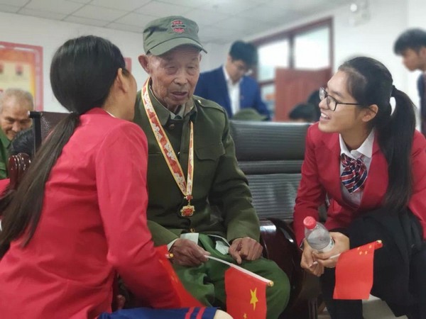 “不忘初心、牢记使命”——明礼住宿书院师生走进光荣院08.jpg