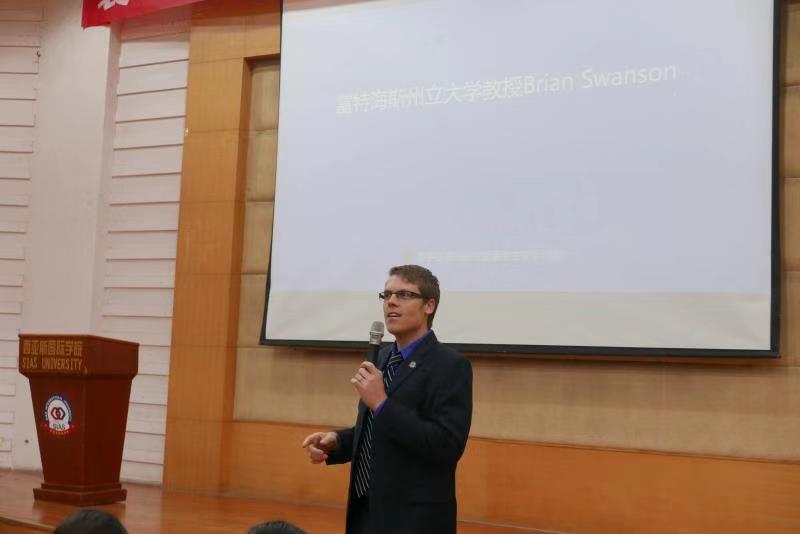 寰宇新生交流会外教1.jpg 寰宇新生交流会外教1.jpg