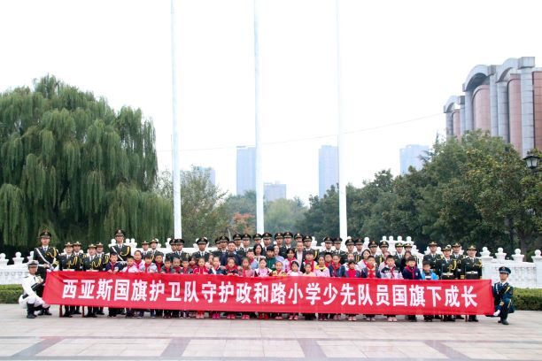 013合影里 .jpg 013合影里 .jpg